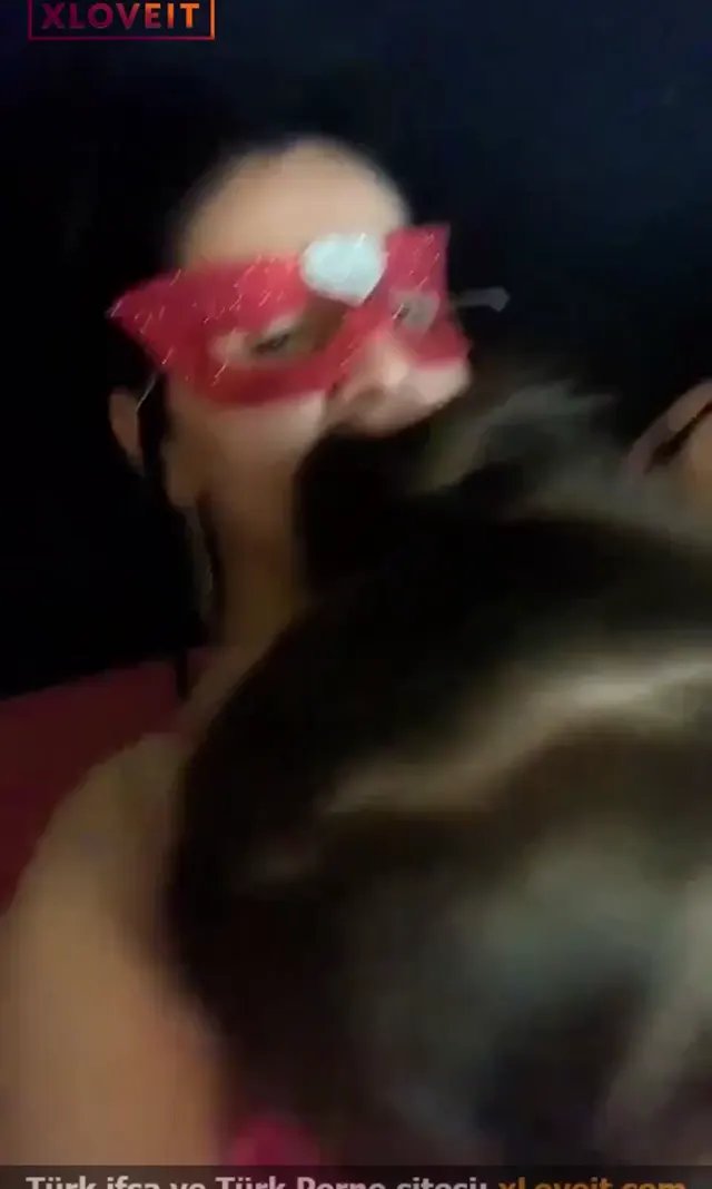 2 Azgın hatun Hangisini sikeceğine karar veremedi — Amatör Porno · sahne 3
