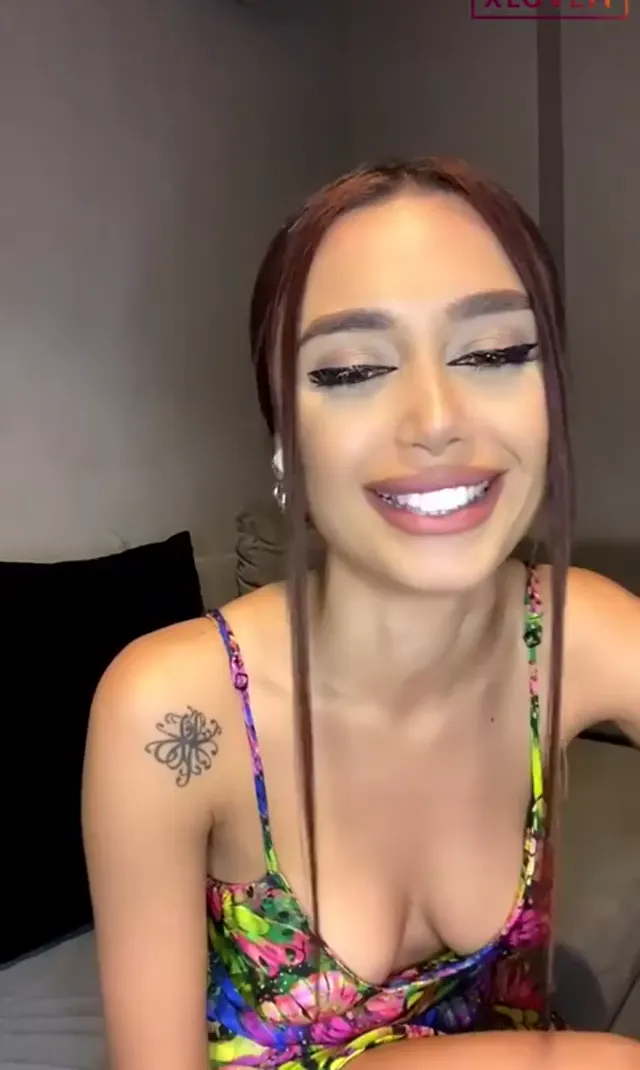 Ada Kumsal ifşa Fenna hatunun yayın videosu — Tango Ada Kumsal — Canlı Yayınlar · sahne 3