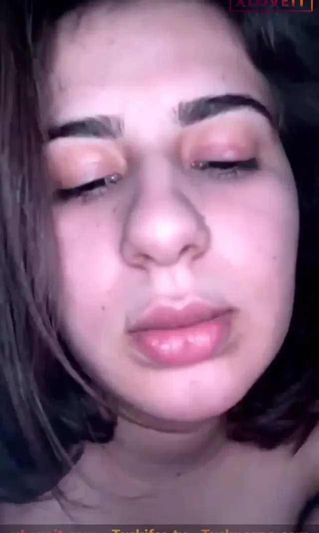 Genç Porno Çıtır Aleyna amcık gösterip manitaya pompalattı — Amatör Porno · sahne 1