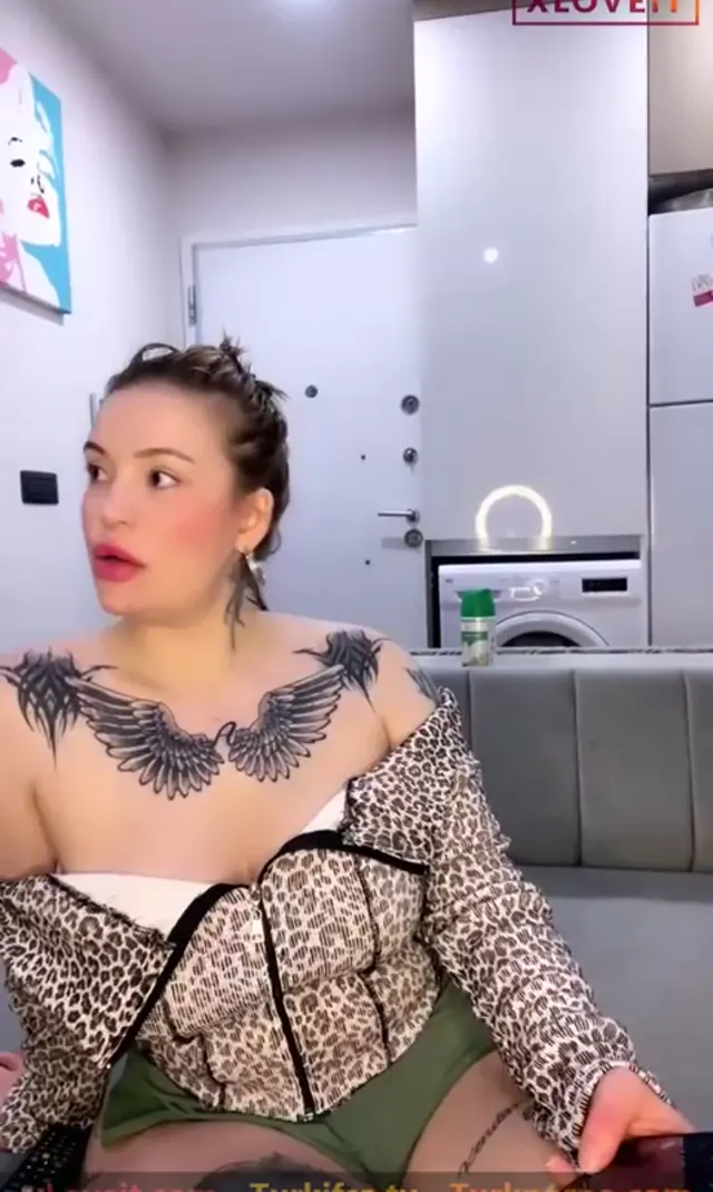 Arzu Yılmaz ifşa Koca götlü karıdan mini etekli yayın — Arzu Yılmaz — Canlı Yayınlar · sahne 1