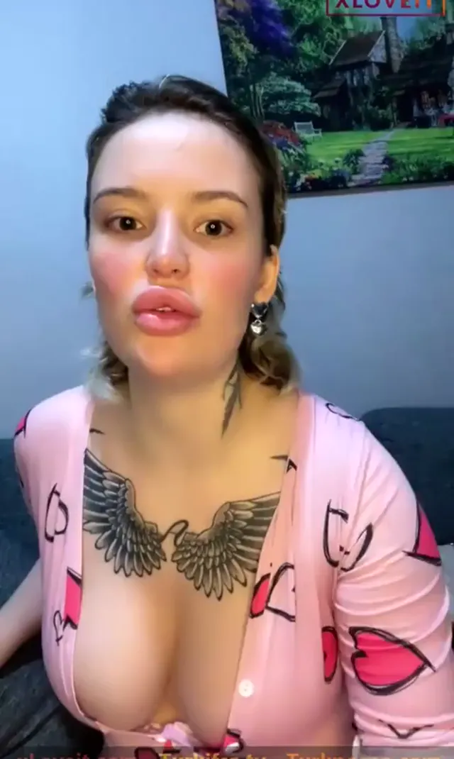 Arzu Yılmaz ifşa Türk milf kocaman memeleriyle karşınızda — Arzu Yılmaz — Canlı Yayınlar · sahne 3