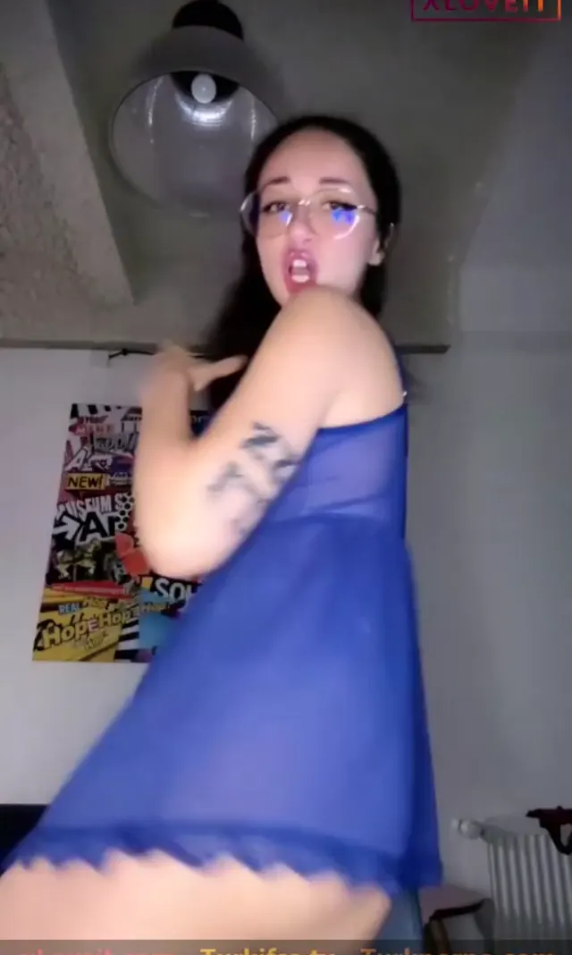 Ayla ifşa Mavi gecelikli nude showunu seyret — Tango Ayla — Canlı Yayınlar · sahne 2