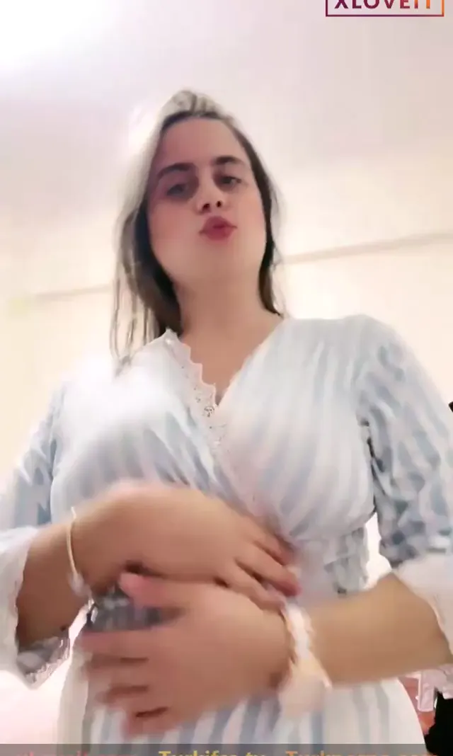 Ayşe Elbi ifşa Geceliğini açıp tanga kalça meme gösterdi — Ayşe Elbi — Bedava Porno · sahne 1