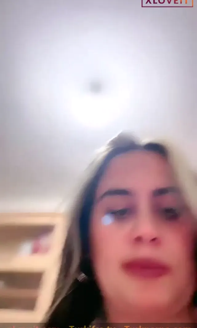 Ayşe Elbi ifşa AMının olduğu yeri ıslatıp yayına devam etti — Ayşe Elbi — Canlı Yayınlar · sahne 1