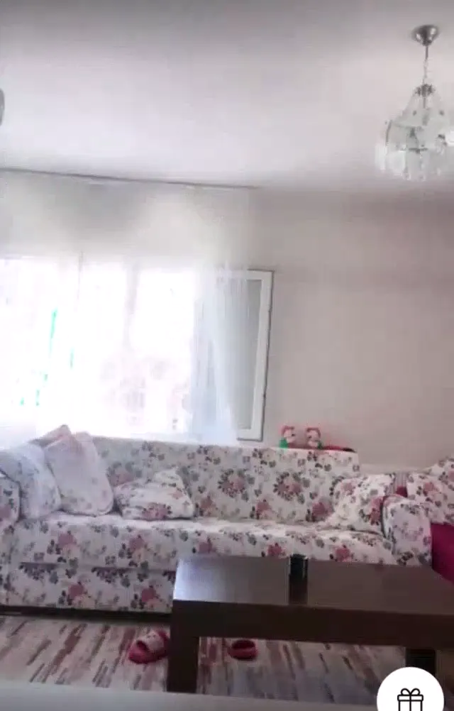 Azizanız ifşa Ünili kız deri mini etekle sergiledi — Bedava Porno · sahne 2
