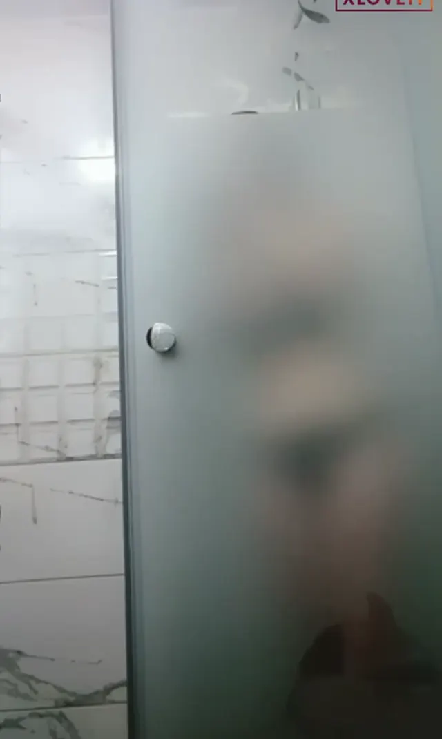 Banyoda Sex Genç çiften uzun soluklu porno izle — Banyoda — Konulu Porno · sahne 1