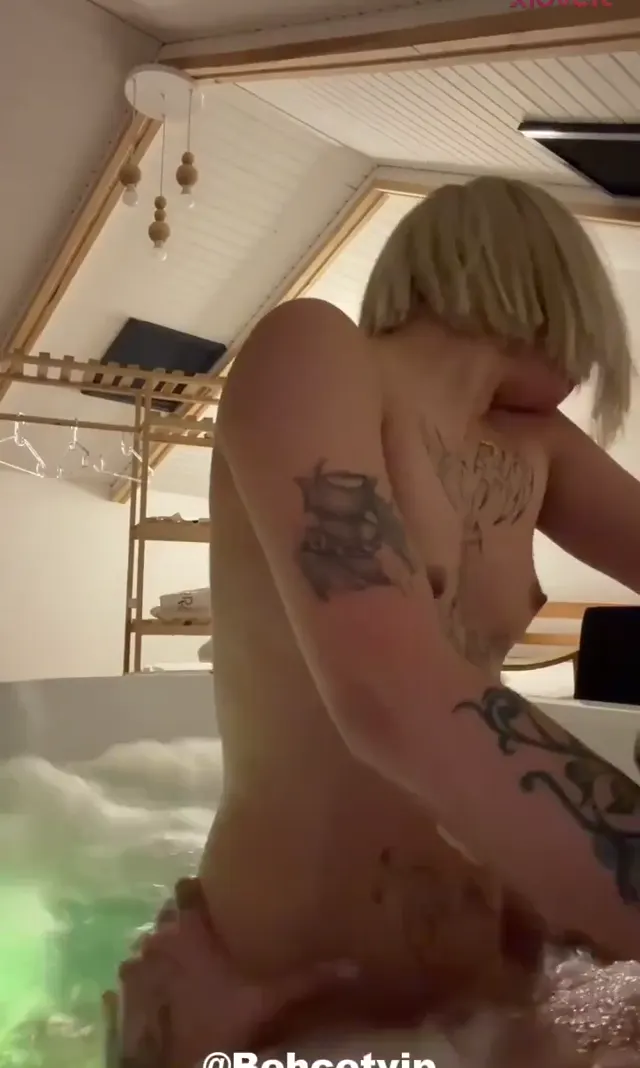 Barbie Lucyy Sex Jakuzide sikişen escort — Gamze Özmen — Amatör Porno · sahne 3