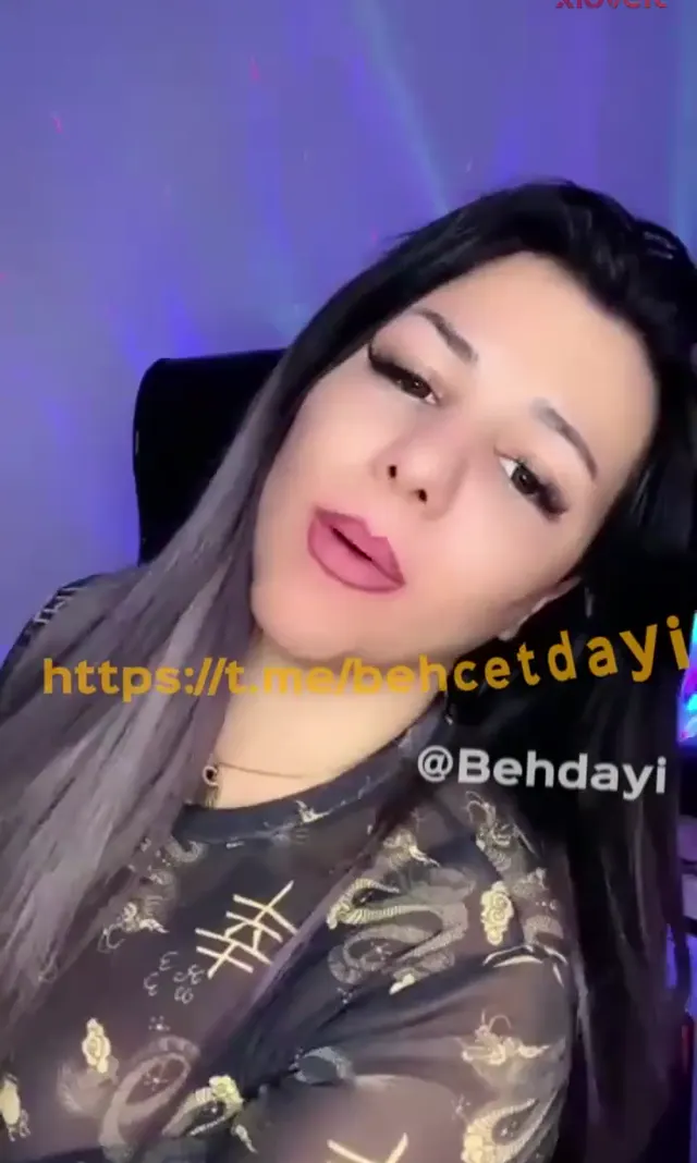 Beste Barkut ifşa Göğüs dekolteli canlı yayını — Beste Barkut — Canlı Yayınlar · sahne 3