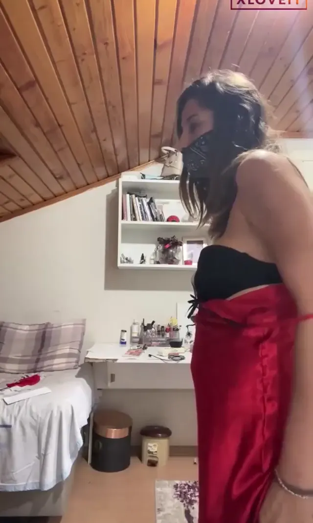 Betül Çakmak ifşa Beyaz jartiyer denedi — Canlı Yayınlar · sahne 2