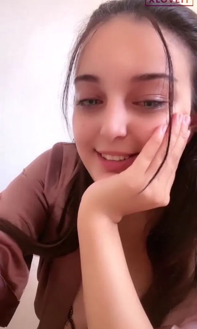 Beyza ifşa Güzel kızın meme dekolteli yayını — Beyza — Canlı Yayınlar · sahne 3