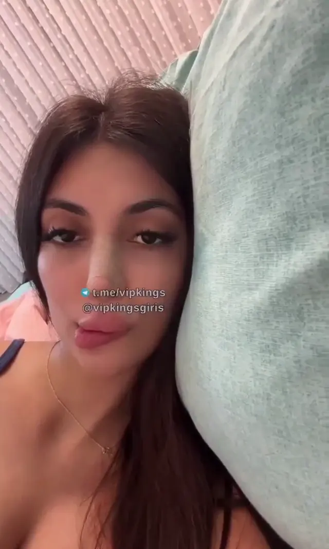 Bigo leyla ifşa Güzel memeli kızın yayın videosu — Leyla — Canlı Yayınlar · sahne 1