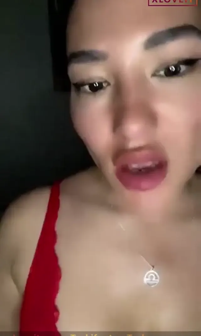 Burcu Yıldız ifşa Kırmızı iç çamaşırlarıyla yayında — Burcu Yıldız — Canlı Yayınlar · sahne 3