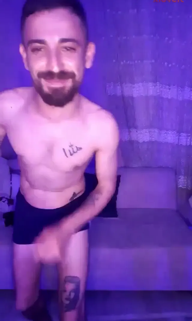 Canlı Seks Partisi Lavuk evde 2 hatunla alem yaptı — Mobil Porno · sahne 1