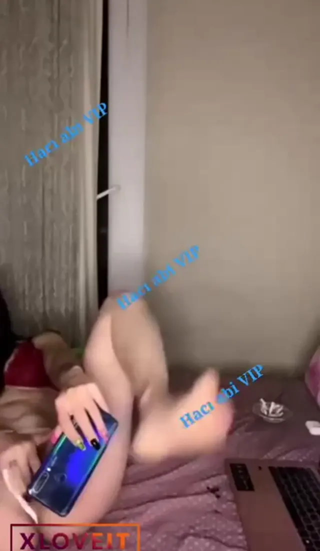 Cansu Bade Taş ifşa Amcık parmaklama videosu çekti — Canlı Yayınlar · sahne 2