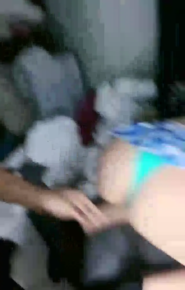 CookBarmaid ifşa Lez kızların öpüşmeli yayını — Bedava Porno · sahne 1