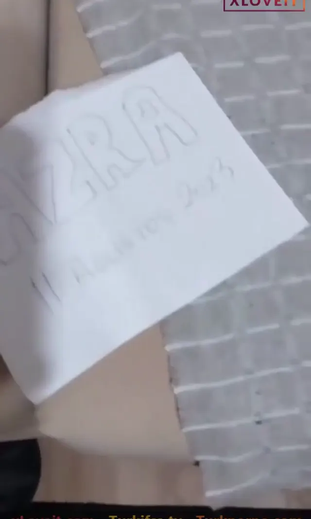 Cuckold Porno Azra sırayla sikleri ağzına aldı — Azra — Amatör Porno · sahne 3