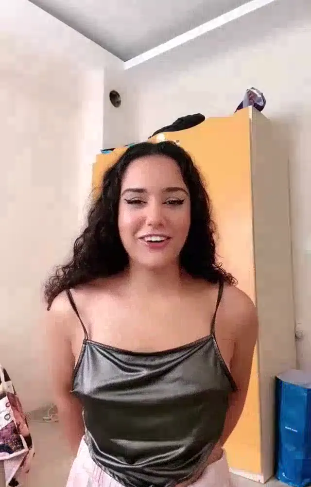 Curly ifşa Pijamalı canlı yayın videosu — Curly — Bedava Porno · sahne 1