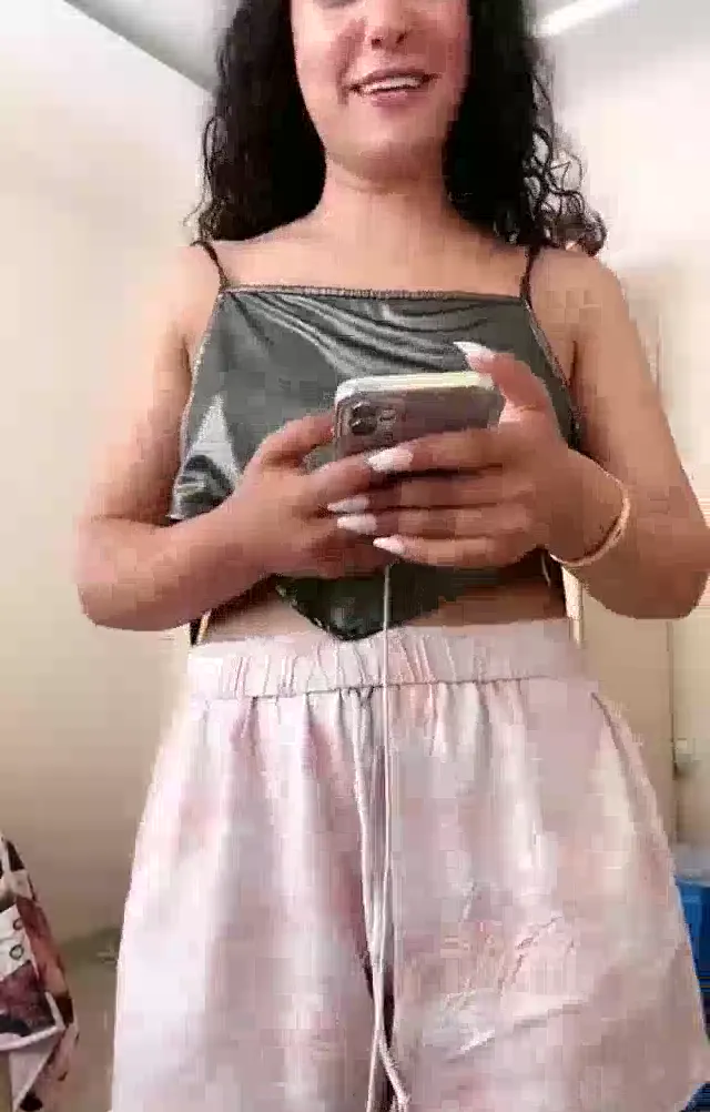 Curly ifşa Pijamalı canlı yayın videosu — Curly — Bedava Porno · sahne 2