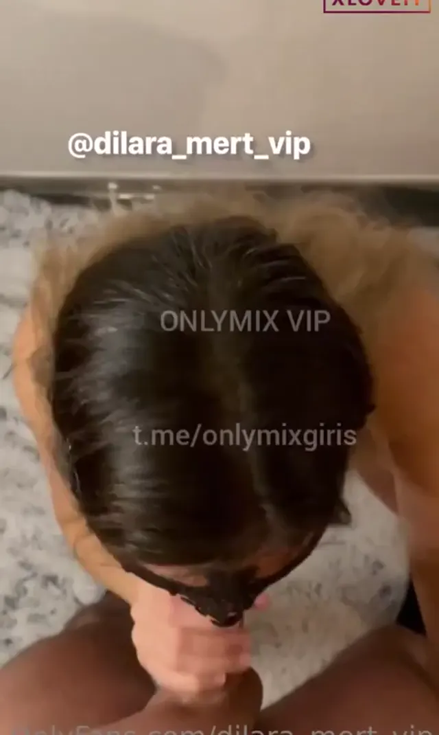 Dilara Mert Vip Porno Sakso çekip göğüslerine boşalttı — Dilara Mert VIP — Mobil Porno · sahne 1