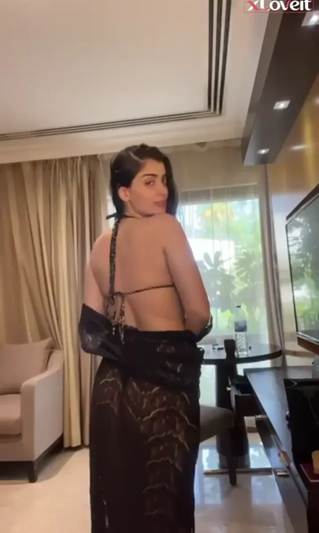 Dilşah Gülşah Çelik — Dilşah Gülşah çelik ifşa nude harika videoları · sahne 1