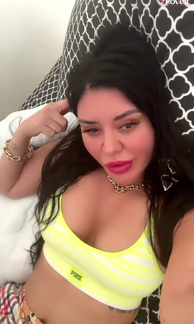 Ebru Polat — Ebru Polat ifşa sarılar içinde yayın videosu · sahne 1