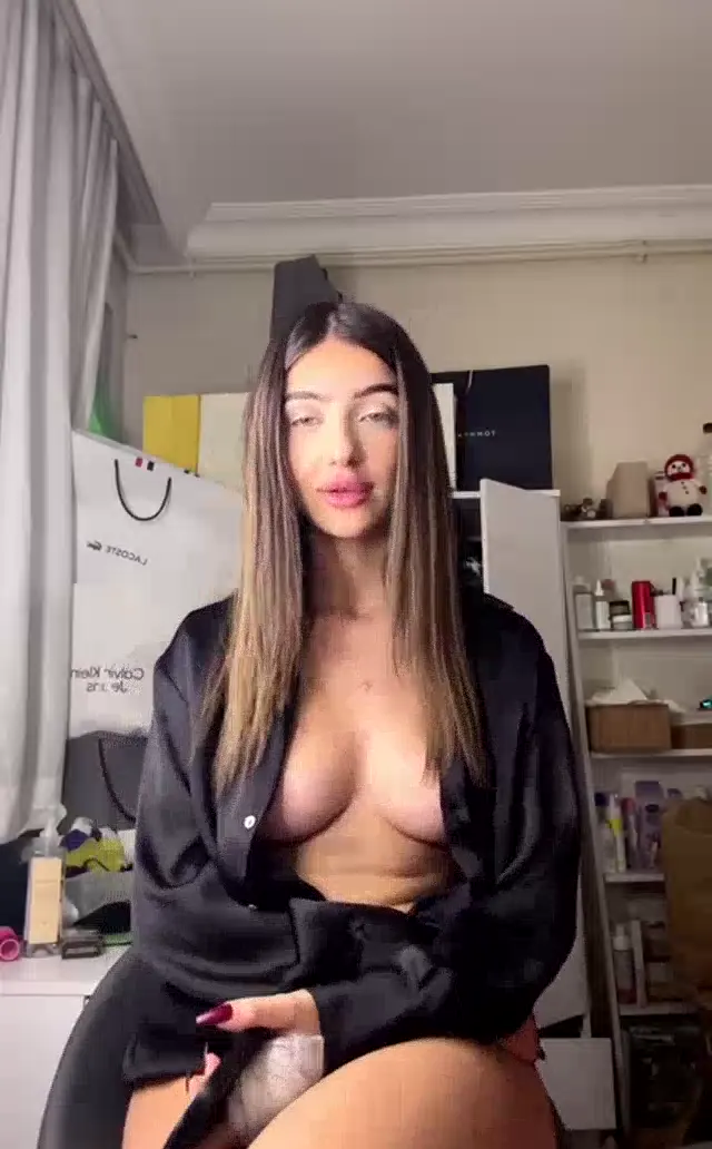 Elanur Ayan ifşa Memeleri bıngıl bıngıl salladı — Elanur Ayan — Bedava Porno · sahne 2