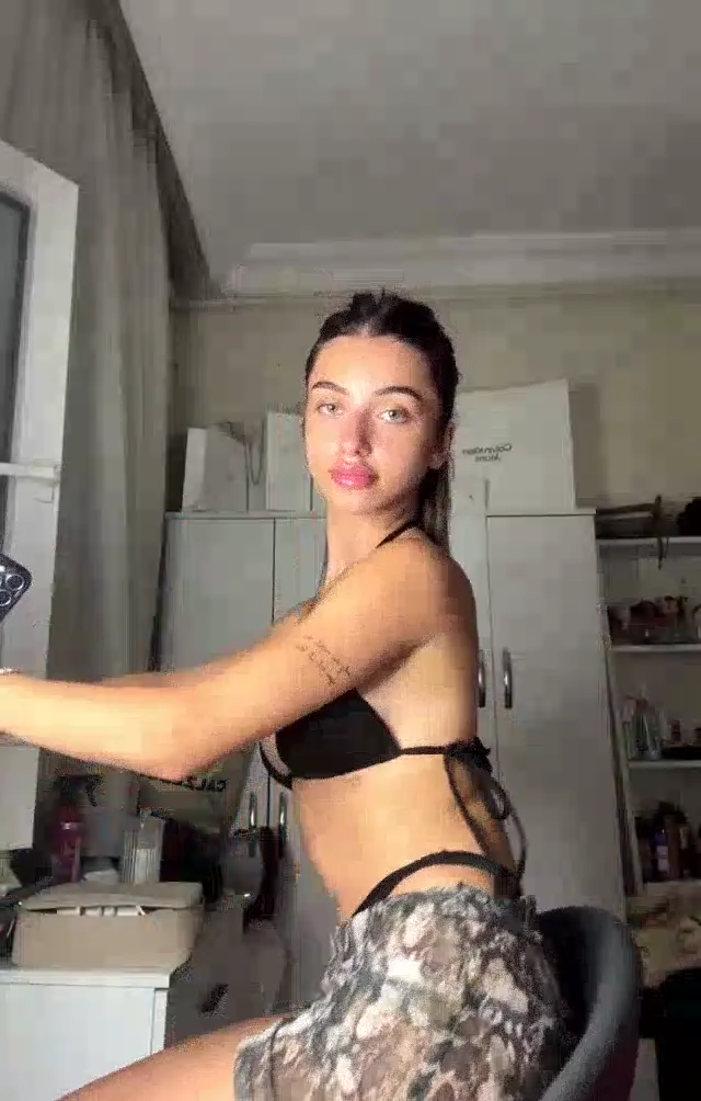 Elanur Ayan ifşa nude normal yayın seyret — Elanur Ayan — Bedava Porno · sahne 3