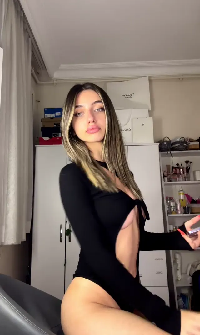 Elanur Ayan ifşa Tango yayında kaç kere kıyafet değişti — Elanur Ayan — Canlı Yayınlar · sahne 1