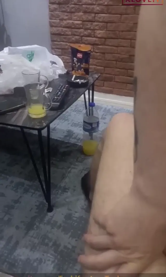 Esmer Hatun Porno Siki sıvazlayıp amını siktirdi — Mobil Porno · sahne 1