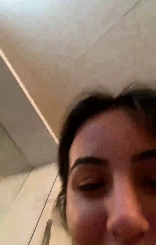 Esmer ifşa Zeynep canlı yayında harika fiziğini gösterdi — Bedava Porno · sahne 2