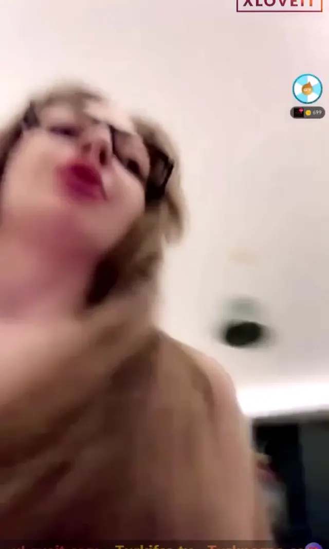 Esra Rabia Ünal — Esra Rabia Ünal ifşa Bol twerkli uzun yayınını seyret · sahne 1