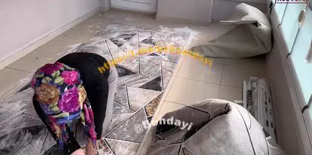 Fatma ile Her telden ifşa Halı yıkarken eteği ıslandı — Fatma ile Her Telden — Bedava Porno · sahne 3