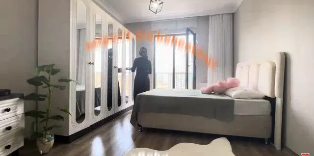 Fatma ile her telden ifşa Yatak odasını toplayıp mutfağa girişti — Fatma ile Her Telden — Bedava Porno · sahne 1
