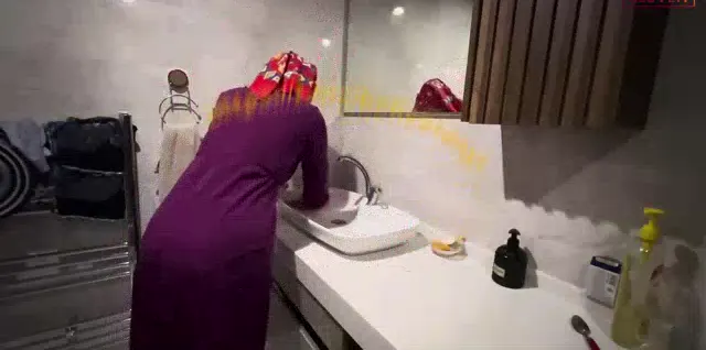 Fatmayla Her telden ifşa Lavaboyu temizledi — Fatma ile Her Telden — Bedava Porno · sahne 1