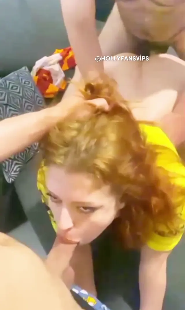 Fenerbahçeli Sikiş Hottie Kittyy biri sikerken diğeri ağzına verdi — Hottie Kittyy — Konulu Porno · sahne 2