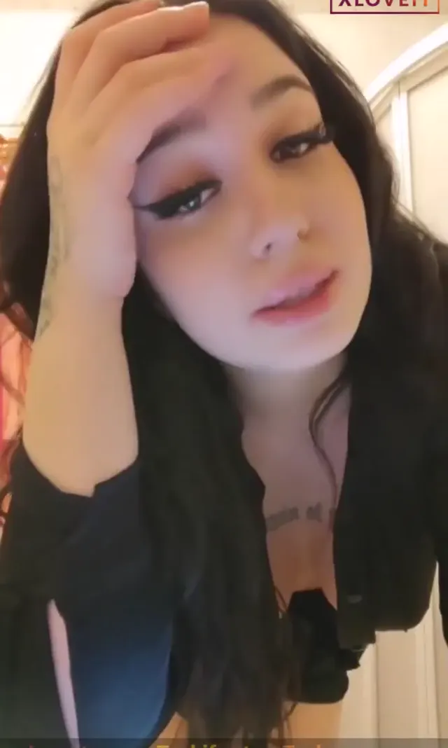 Funda ifşa Seksi piliçin nude yayınını seyret — Canlı Yayınlar · sahne 3