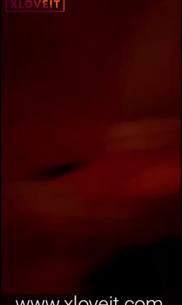 Genç çift tadını çıkararak sevişiyor — Amatör Porno · sahne 1