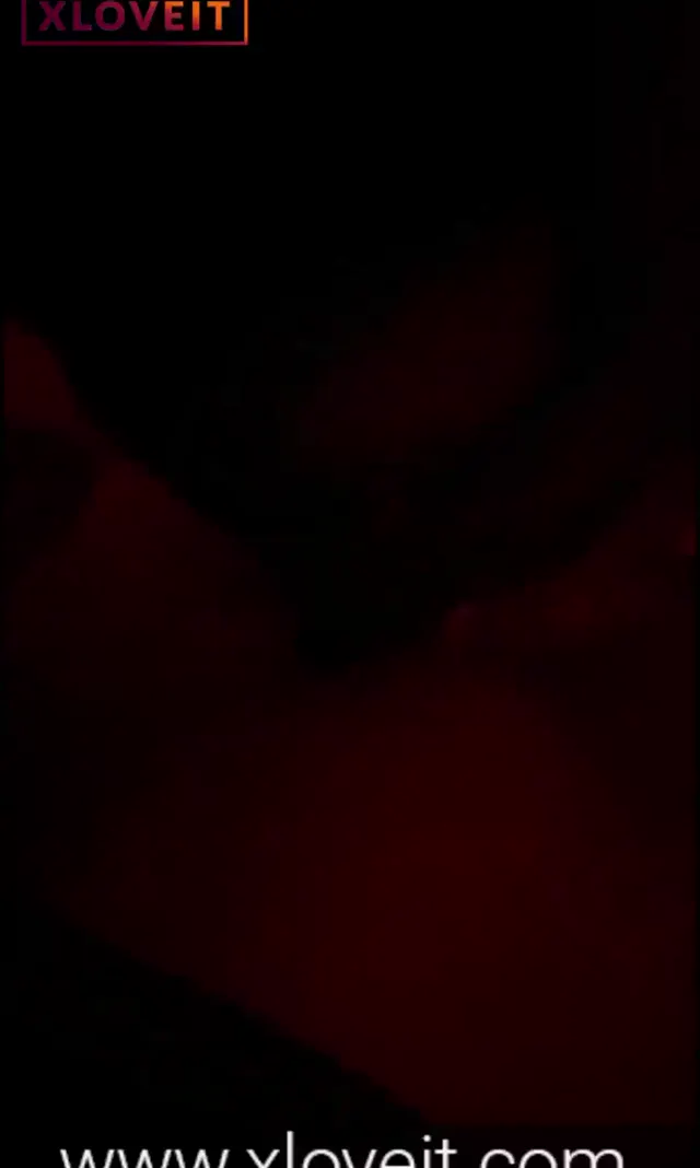 Genç çift tadını çıkararak sevişiyor — Amatör Porno · sahne 3