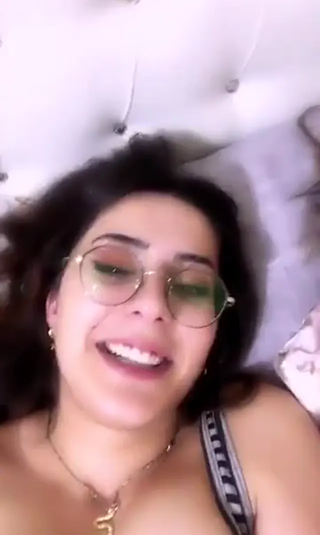 Gizem Taş ifşa Gözlüklü kız yatağında meme açtı — Canlı Yayınlar · sahne 3