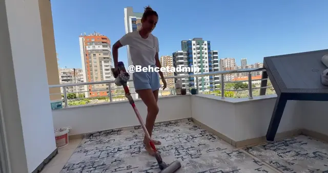 Göksu Düldül ifşa Katıl hatunu balkonu temizledi — Göksu Düldül — Türk ifşa · sahne 3