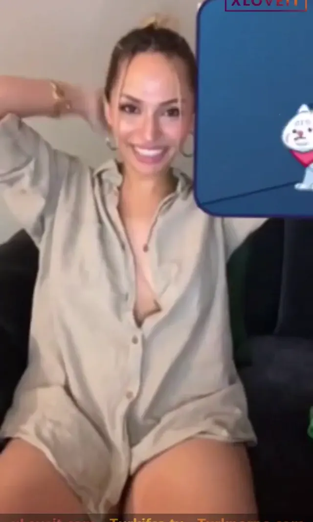 Hadise ifşa yayında meme açıp amcık okşadı — Canlı Yayınlar · sahne 1