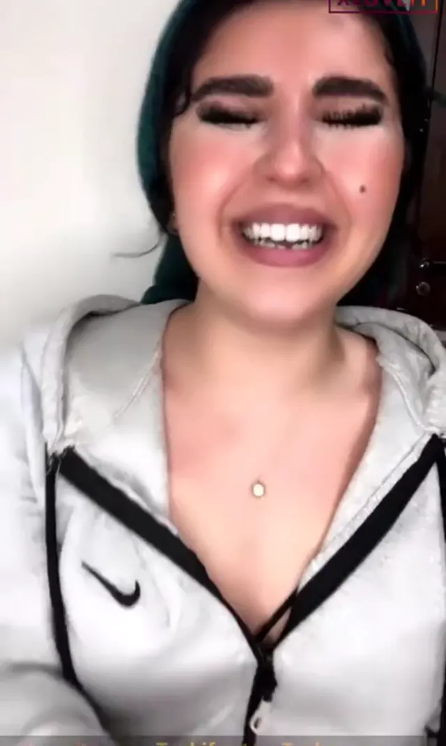 Hasret ifşa Türbanlı kızdan meme dekolteli yayın — Canlı Yayınlar · sahne 3