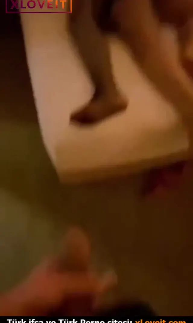 Karısını siktirmeye otele götürmüş — Amatör Porno · sahne 3