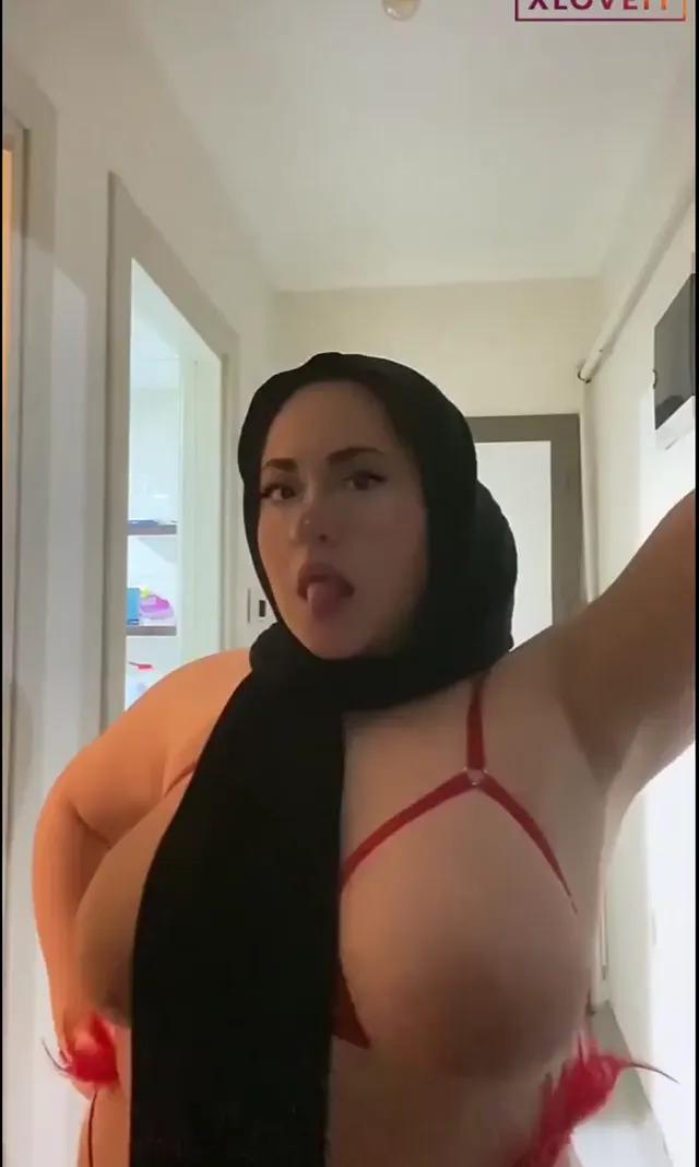 Kurye ifşa Hazal Kılınç nude halde kapı açtı — Hazal Kılınç — Canlı Yayınlar · sahne 2