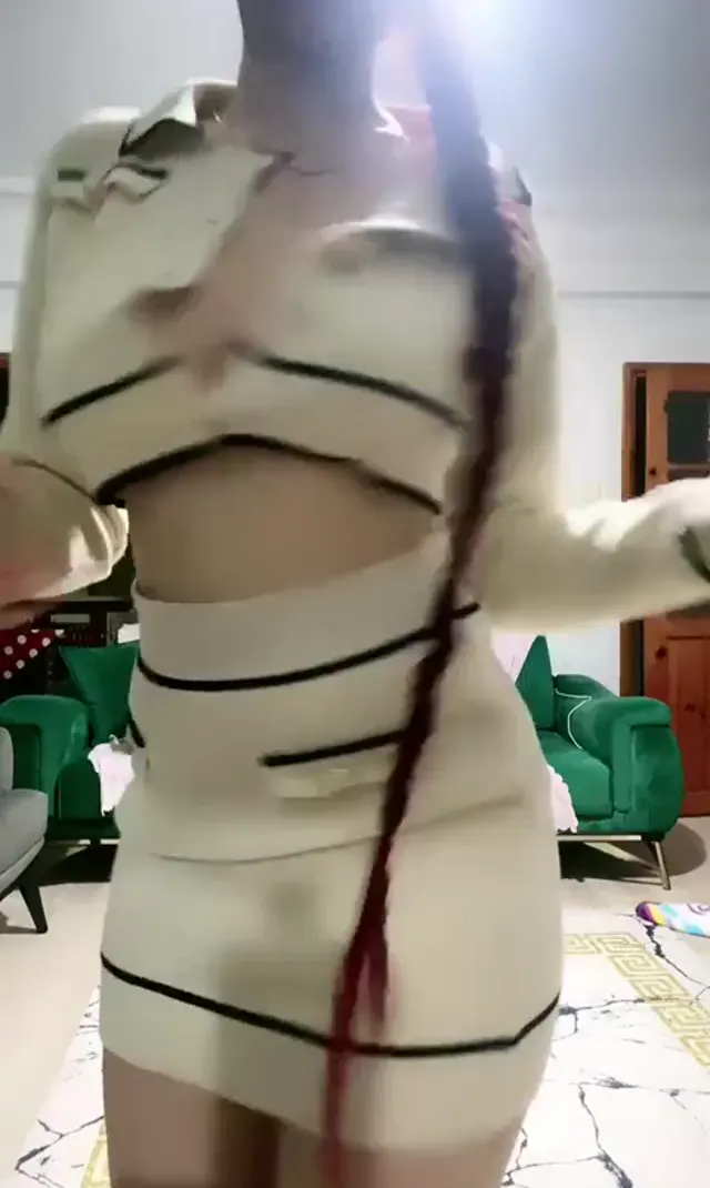 Lames ifşa Koca memelerinden düğmeleri kapatamadı — Tango Lames — Canlı Yayınlar · sahne 3