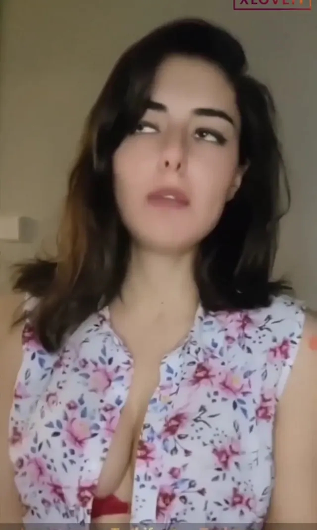 Laris ifşa meme dekolteli yayın videosu — Laris — Canlı Yayınlar · sahne 1