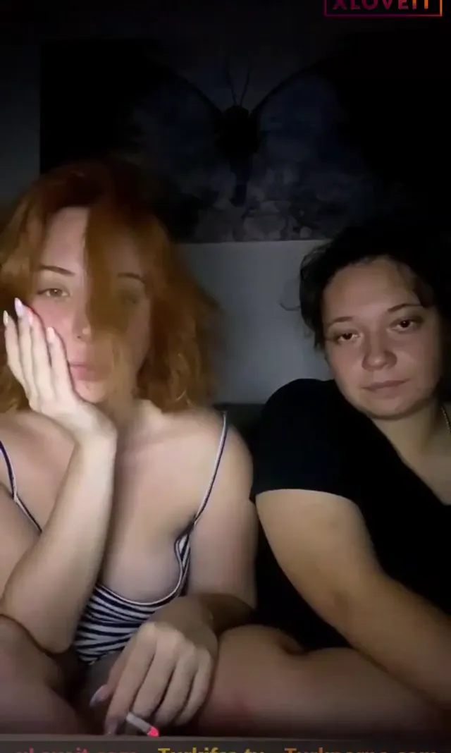 Lezbiyen Öpüşme Buseece çifti canlı yayında yiyişti — Canlı Yayınlar · sahne 1