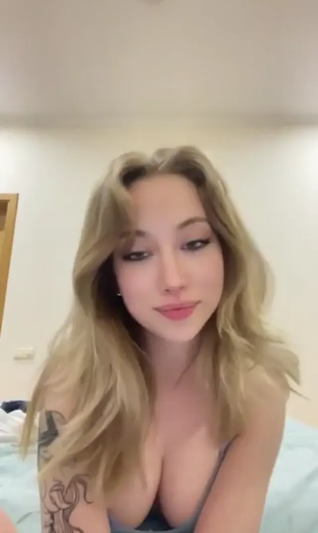 Luna Bognya Nude Canlı yayın yaptı — Luna Bognya — Canlı Yayınlar · sahne 1