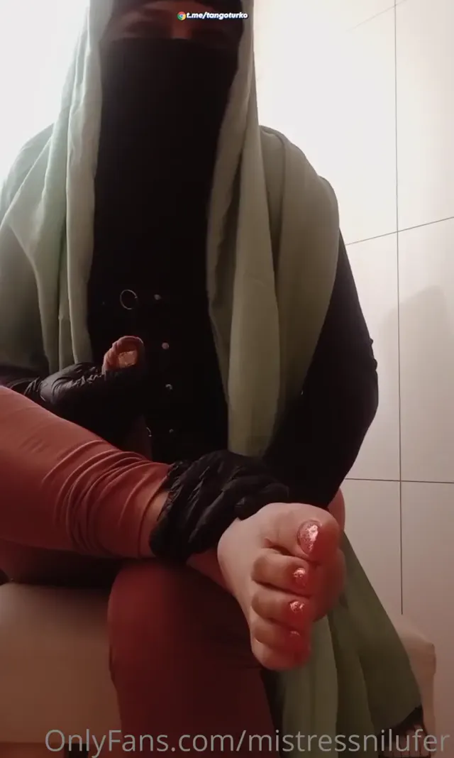 Mistress Nilüfer ifşa – Türk Türbanlı Sahibe Vol 8 — Mistress Nilüfer — Türk ifşa · sahne 2