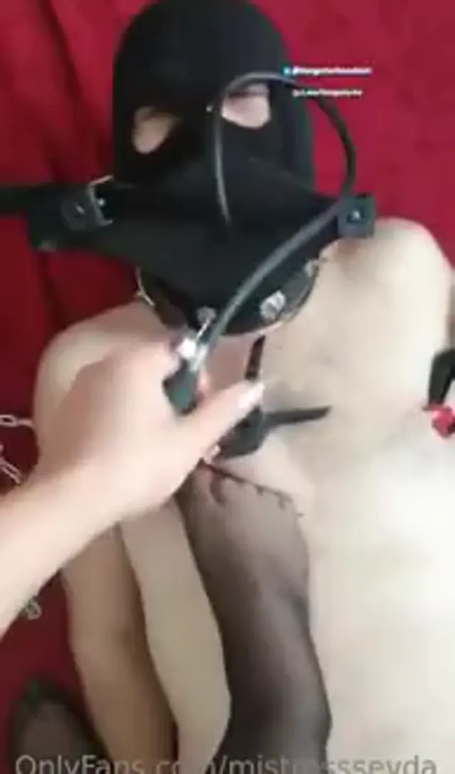 Mistress Sevda — Mistress Sevda ifşa – Türk sahibe köle videoları Vol 8 · sahne 1